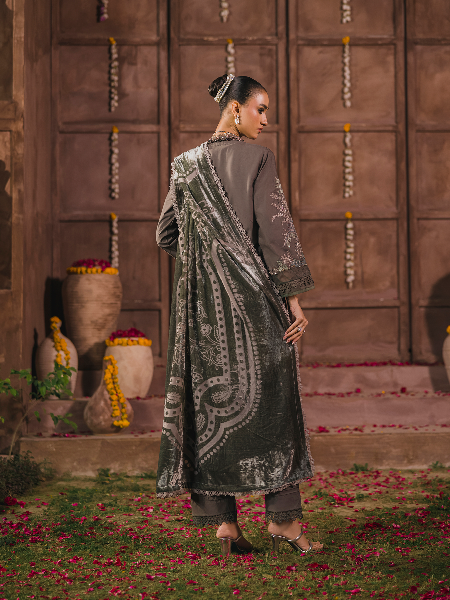Noor Chiffon Embroidered 3-Piece view 2